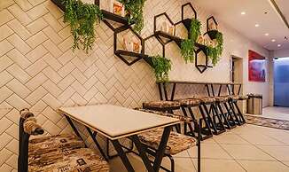 Fabhotel Twin Tree Suites