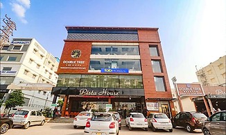 Fabhotel Twin Tree Suites