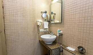 Fabhotel Poco Loco
