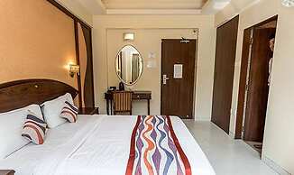 Fabhotel Poco Loco