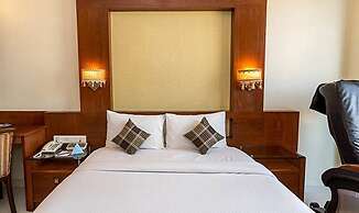 Fabhotel Poco Loco