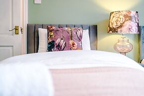 Newly Renovated home-Manchester
