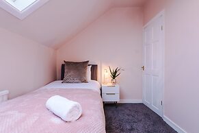 Newly Renovated home-Manchester