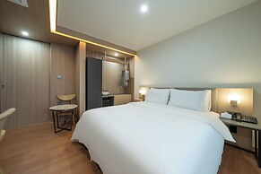 Hound Hotel Gimhae Samgye