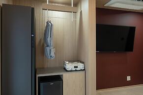 Hound Hotel Gimhae Samgye