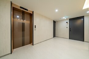 Hound Hotel Gimhae Samgye