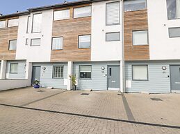 10 Quay Court