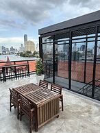 PIER 808 Hostel