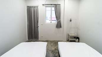PIER 808 Hostel