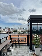 PIER 808 Hostel