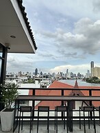 PIER 808 Hostel