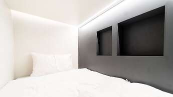 PIER 808 Hostel