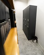 PIER 808 Hostel