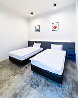 PIER 808 Hostel