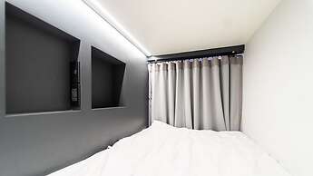 PIER 808 Hostel
