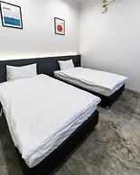 PIER 808 Hostel