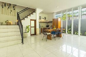 Casa Sweet Lips by Betterplace