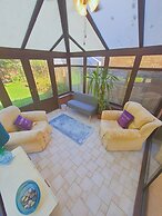 Bright and Spacious Holiday Home in Bradley Stoke