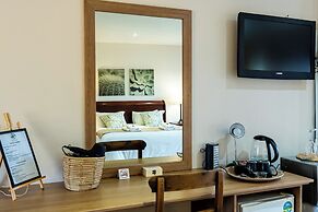 7th Hole Golf Lodge