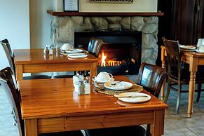 7th Hole Golf Lodge