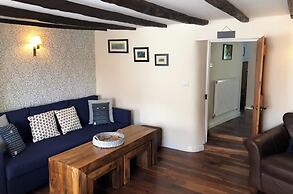 2 Bed Cottage - Sleeps 5 - Pets - Garden - Parking