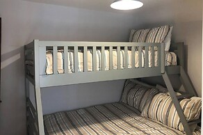 2 Bed Cottage - Sleeps 5 - Pets - Garden - Parking