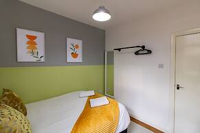 Impeccable 2-bed Apartment in Gateshead