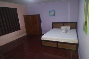Hotel O Yellow White Guesthouse Palu