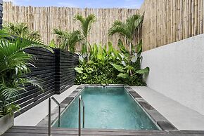 Sunny Nelayan Villa by Betterplace