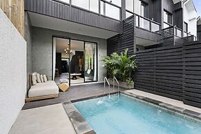 Sunny Nelayan Villa by Betterplace
