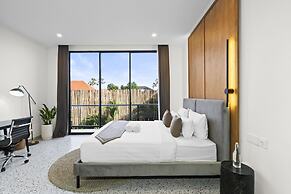 Sunny Nelayan Villa by Betterplace