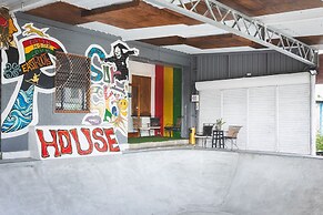 LowPressure Surf Guesthouse