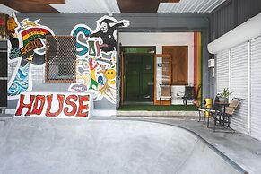 LowPressure Surf Guesthouse