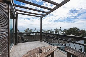 LowPressure Surf Guesthouse