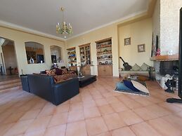 Lara House