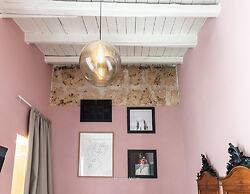Bowie's Rooms