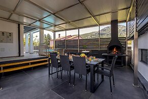 Pool House Beba Tribalj Lake