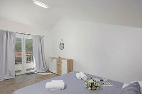 Pool House Beba Tribalj Lake