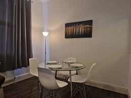 Apartment - Sleeps 4 - Parking - Wifi