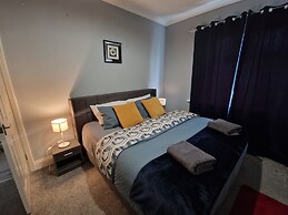 Apartment - Sleeps 4 - Parking - Wifi