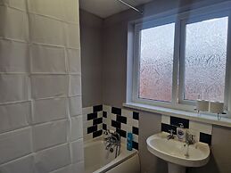 Apartment - Sleeps 4 - Parking - Wifi