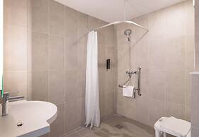 B&B HOTEL Massieux Genay