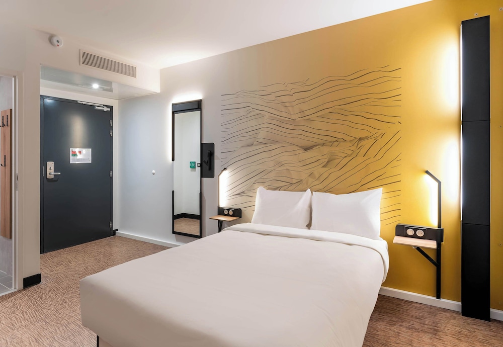 B&B HOTEL Massieux Genay