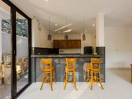 Moai House