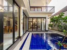 Moai House