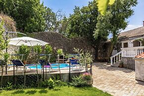 Holiday Home Meja Private Pool
