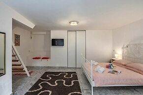 Holiday Home Meja Private Pool