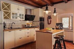 Holiday Home Meja Private Pool
