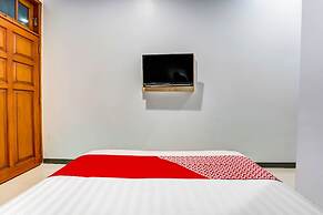 OYO Titik Koma Guest House
