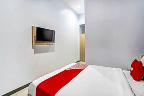 OYO Titik Koma Guest House
